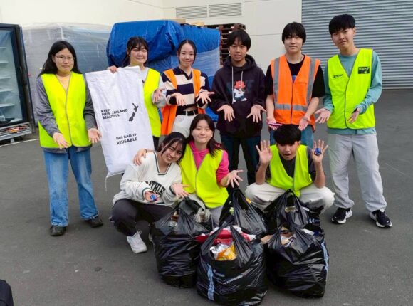Keep Dunedin Beautiful ～ ダニーデンの街を美しく！LAUの留学生が清掃のボランティアに参加！